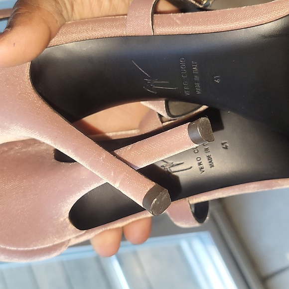 Heels - Picture 8 of 9